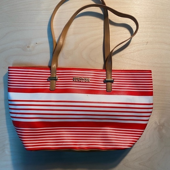 Kenneth Cole Reaction Purse (BU) - Picture 2 of 14